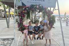 IMG-98b2768a17efcda856f3ab5d8f5c927a-V